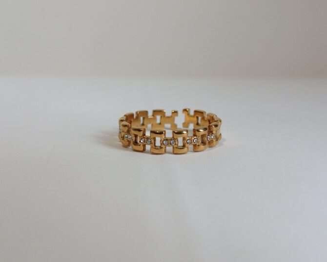 Ring band